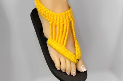 Diy Crochet Sandals, Crochet Flip Flop Pattern, Bow Slippers, Crochet Flip Flops, Sandals For Ladies, African Shoes, Pattern Flip Flops, Sandals Patterns, Crochet Shoes Pattern