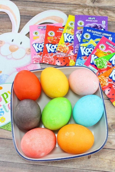 Perfect Easter Egg Decorating | DINE DREAM DISCOVER Kool Aid Egg Dye, Easy Egg Dyeing Ideas, Easter Egg Dye Recipe, Kool Aid Easter Egg Dye, Easy Dyed Easter Eggs, Easter Egg Dye Party, Dye Eggs With Koolaid, Easy Way To Dye Easter Eggs, Best Way To Dye Easter Eggs