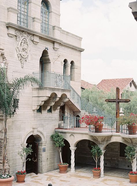 3 Dreamy Venues In Southern California That Are Perfect For A Romantic Wedding. Located in Riverside, California, The Mission Inn Hotel & Spa is known as a “National Historic Landmark”. Its grounds are simply breathtaking with its Spanish style architecture and flair for ornate design. Weddings, anniversaries, private parties, showers, celebrations, getaways, you name it, The Mission Inn can accommodate your every need! | poshpeony.com Riverside Mission Inn, Spanish Style Wedding, Pelican Hill Resort, Spanish Style Architecture, Riverside Weddings, Mission Inn, Southern California Wedding Venues, Hotel Wedding Venues, Riverside California