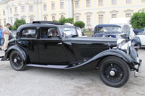 1934 Bentley 3.5 Litre Sports Saloon Crowley Bentley, 1933 Bentley, 1930s Bentley, 1926 Bentley, Black Bentley, Bentley Motors, Gorgeous Houses, Cartoon World, Luxury Aesthetic