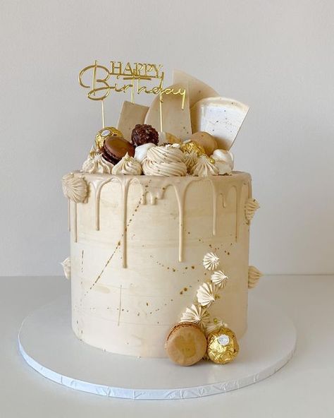 Birthday Cake Caramel, 40 Cake Ideas, Golden Cake Design, 30 Th Birthday Cake, 8 Inch Chocolate Cake, Neutral Birthday Cake, Coffee Cake Design, Coffee Birthday Cake, Chocolate Celebration Cake