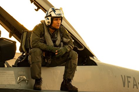 Danny Ramirez, Hollywood Studio, Vibes Wallpaper, Dump A Day, Wallpaper Trends, Fighter Pilot, Wallpaper Designs, Paramount Pictures, Us Military