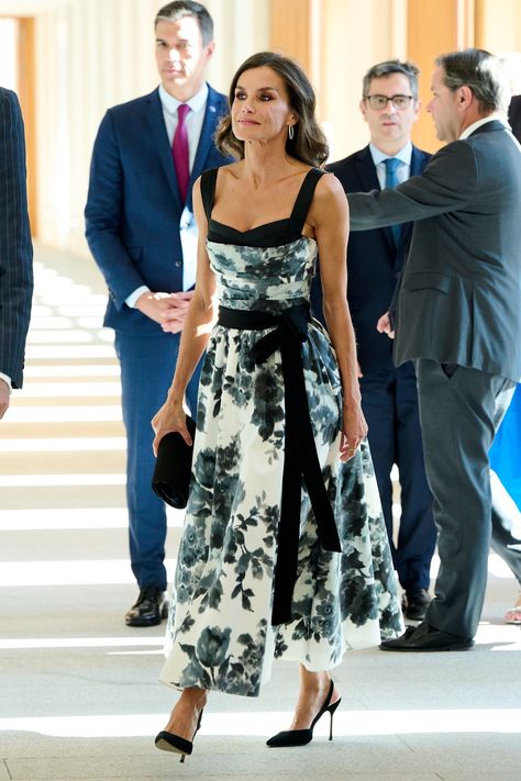 The King and Queen of Spain Inaugurate The Gallery of the Royal Collections Museum — Royal Portraits Gallery Happy 51st Birthday, 51st Birthday, Queen Of Spain, Royal Portraits, Glamorous Outfits, The Royal Collection, Queen Fashion, Letizia Of Spain, Iconic Dresses