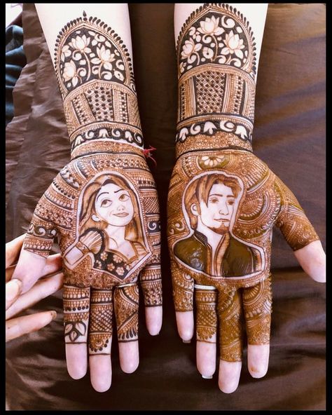 portrait mehendi designs for wedding #shaadiwish #indianweddings #indianbride #bridalmehendiideas #bridalmehendi #portraitmehendidesigns #mehendidesigns #henna Portrait Mehendi Design, Portrait Mehendi, Mehandi Designs Images, Bride Haldi, Rajasthani Mehndi, Modern Mehndi, Floral Henna, Mehndi Designs 2018, Bridal Henna Designs