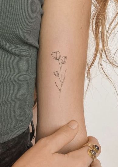 Bunch Of Tulips Tattoo, Two Tulips Tattoo, April Birth Flower Tattoo Sweet Peas, Growing Flower Tattoo, Dutch Tattoo Ideas, Piper Tattoo, Tattoos For Mom And Daughter, Tattoo Tulip, Dutch Tattoo