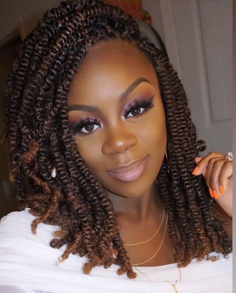 Nubian Twists, Twists Hairstyles, Beautiful Dawn, Senegalese Twist Hairstyles, Unique Hair Clip, Afrikaanse Mode, Natural Hair Twists, Twist Styles, Twist Braid Hairstyles