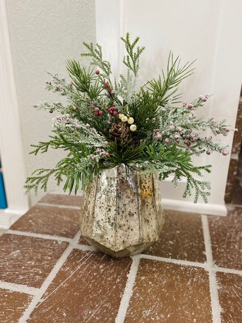 Christmas Silk Arrangements, Winter Vase Arrangements, Winter Flower Arrangements For Home, Christmas Floral Vase, Evergreen Floral Arrangements, Vase With Christmas Greenery, Evergreen Vase Arrangement, Christmas Vase Arrangements, White And Gold Christmas Floral Arrangements