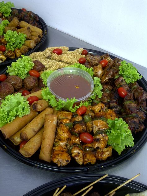 Savory Platter Ideas, Savoury Platter Ideas, Savory Platter, Finger Food Platter, 21st Decor, Food Platters Ideas Dinners, Zambian Food, Ramadan Dates, Amazing Food Platters