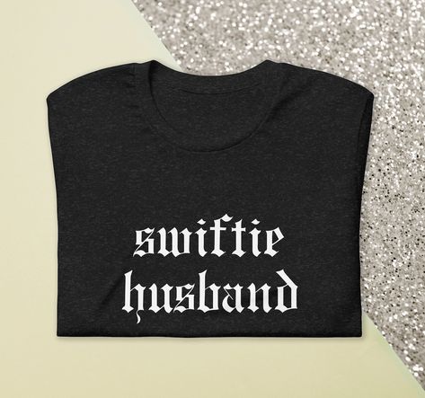 Simple and perfect outfit for your Taylor Swift concert husband. Taylor Swift Eras Tour Outfit, Taylor Swift Concert Outfit, Swift Concert, Eras Tour Outfit, Taylor Swift Outfits, Husband Shirts, Taylor Swift Concert, Taylor Swift Eras Tour, Taylor Swift Eras