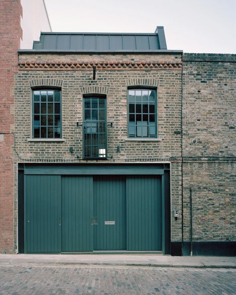 Casa Garage, Warehouse Conversion, Mews House, Warehouse Design, Car Part Furniture, Industrial Living, Brick And Wood, Modern Loft, Building Facade