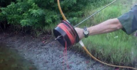 Homemade Bowfishing Reel – Shoot Through Style Best Catfish Bait, Bow Fishing Boat, Bow Fishing, Survival Preparedness, Catfish Bait, Coyote Hunting, Types Of Bows, Deer Hunting Blinds, Pheasant Hunting