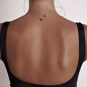 25 idées de tatouages minimalistes à adopter Simple Tattoos For Women, Butterfly Tattoos For Women, Best Tattoos For Women, Back Tattoo Women, Back Tattoos, Meaningful Tattoos, Tattoo You, Tiny Tattoos, Shoulder Tattoo