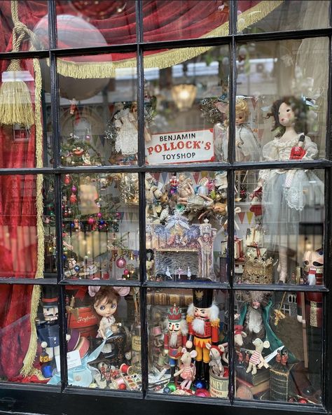 Vintage Christmas Store Windows, Old Toy Store, Vintage Toy Store Aesthetic, Santa's Toy Shop, Toy Window Display, Victorian Toy Shop, Christmas Toy Shop Window Display, Vintage Toy Display, Vintage Toy Store