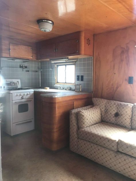 Trailer Park Home Aesthetic, Old Rv Aesthetic, Trailer Park Interior, 70s Mobile Home, Spartan Mansion, Vintage Mobile Home, Trailer Parks, Trailer Inside, Spartan Trailer