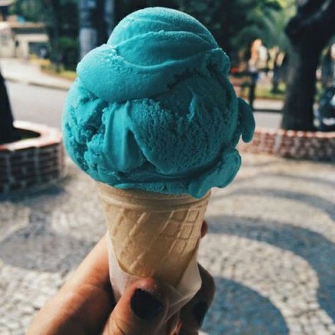 Blue Moon Ice Cream, Yummy Ice Cream, Rich Desserts, Blue Food, Milk Shakes, An Ice Cream, Ice Cream Cone, Food Cravings, Aesthetic Food