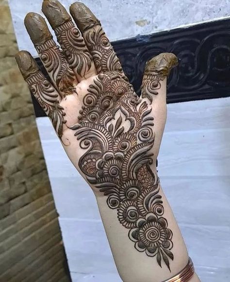 Front Mehndi Designs, 2023 Mehndi, Henna Design Tutorial, Best Mehndi Design, Bridal Henna Design, New Mehndi Design, Traditional Mehndi, Beautiful Simple Mehndi Design, Short Mehndi Design