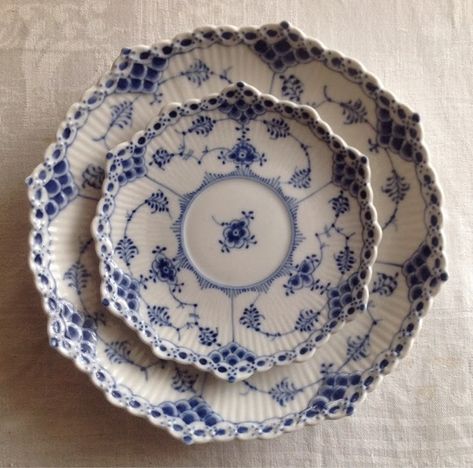 Blue And White Dinnerware, Copenhagen Blue, Blue Dishes, Blue White Decor, China Products, White Pottery, Blue And White China, Flow Blue, White China