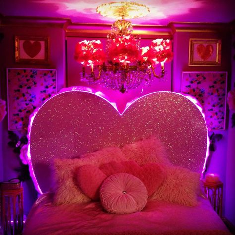 Pink Fur Bedding, Pink And Red Bedroom Ideas, Heart Shaped Bed, Aesthetic Rooms, Dreamy Room, Pink Room, Room Ideas Bedroom, Room Inspiration Bedroom, Dream Rooms