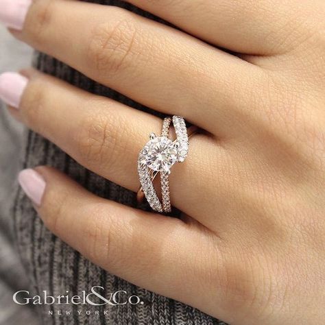 Free Form Engagement Rings, Pretty Engagement Rings, Engagement Ring Inspiration, Round Engagement Rings, Gorgeous Engagement Ring, Best Engagement Rings, Real Jewelry, Dream Engagement Rings, Natural Diamond Engagement Ring