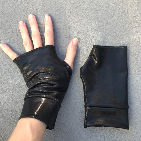 Bundle & Save On Shipping! Black Pvc Fingerless Gloves Shiny Arm Cuffs Oil Slick Wet Look Costume Latex Psy These Are Hand Made In The Usa By Me! Short Metallic Fingerless Gloves With Thumb Holes. Sexy And Great For Cosplay And Halloween Costumes. Uv Reactive: The Silver And Pink Glow Under Blacklights! The Other Colors Do Not Glow. Length: 5" Width: 6" - Stretches To 8" 90% Polyester. 10% Spandex. Tx1007 Follow Trixy Xchange! Check Out My Other Listings For These In More Colors And Lengths!! Fingerless Gloves Aesthetic, Goth Gloves, Sith Costume, Silver Arm Cuff, Fashion 90s Style, Gloves Aesthetic, Black Fingerless Gloves, Howleen Wolf, Wet Hands