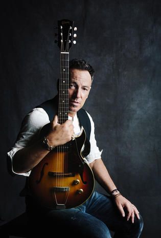 Guitar Players Photography, Guitarist Photography, Guitar Portrait, Bruce Springsteen The Boss, Band Photoshoot, Musician Portraits, Musician Photography, Band Photography, Guitar Photography