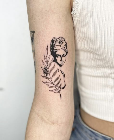 Tattoo Ideas Aphrodite, Greek Mural Tattoo, Feminine Greek Tattoo, Aphrodite Bust Tattoo, Old Art Tattoo, Greek Tattoos Mythology Goddesses, Athena Statue Tattoo, Aphrodite Statue Tattoo, Aphrodite Tattoo Simple