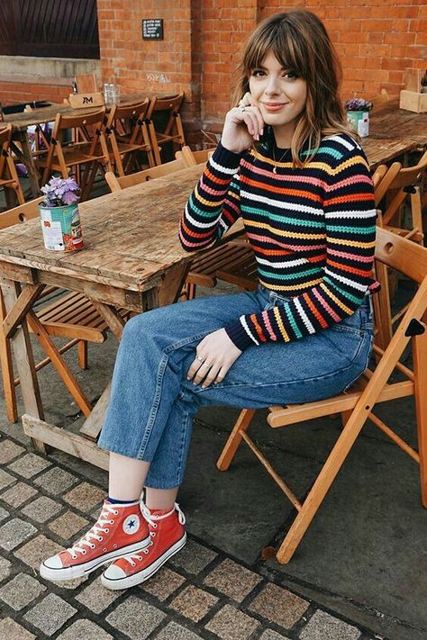 All Star Outfit, Red Converse Outfit, Looks Com All Star, Mom Jeans Outfit, Look Retro, Jeans Cropped, Outfits With Converse, Casual Fall Outfits, Outfits Casuales