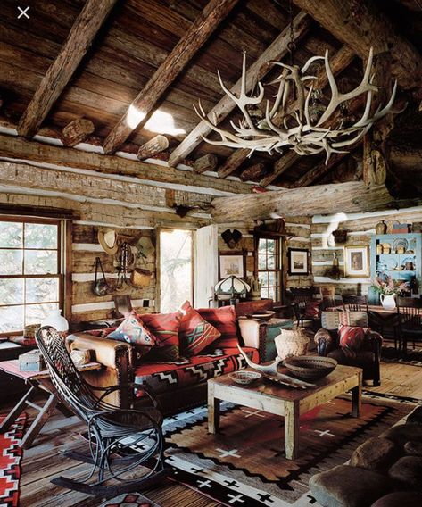 Rustic Cabin Design, Ralph Lauren Interiors, Decoration Surf, Cozy Cabin Decor, Little Cabin In The Woods, Modern Rustic Living Room, Log House, Beautiful Houses Interior, Cabin Interiors