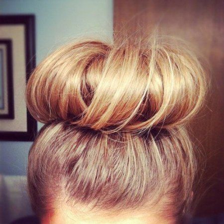 Under $2 shipped FREE HAIR DONUT – EASY AND PRETTY WAY TO MAKE A UP DO Sanggul Cepol, Bun Messy, Donut Bun, Hair Donut, Haute Hair, Hair Envy, Great Hair, Hair Dos, Messy Bun