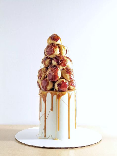 Croquembouche Wedding, Croquembouche Recipe, French Wedding Cakes, Fancy Wedding Cakes, Cake Tower, Dessert Presentation, Croquembouche, Small Wedding Cakes, Traditional Wedding Cake