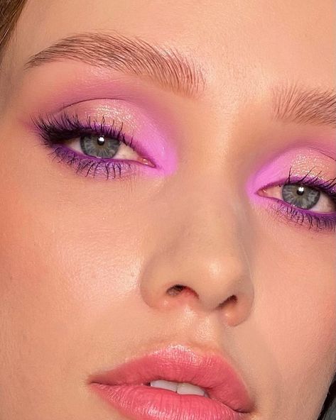 Pink Bridal Makeup, 70's Makeup, Romantic Eye Makeup, Colorful Eyeliner, 70s Makeup, Purple Eye Makeup, Pride Makeup, Pretty Makeup Looks, Magical Makeup