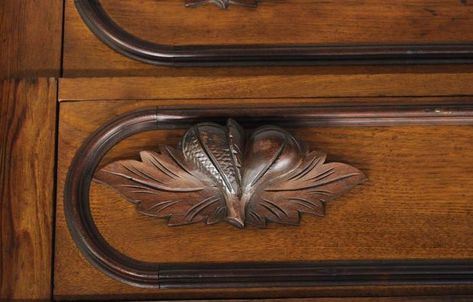 Antique Drawer Pulls Value (Idetification & Price Guides) Wooden Drawer Pulls, Antique Drawer Pulls, Wood Drawer Pulls, Vintage Drawer Pulls, Antique Buffet, Antique Drawers, Vintage Drawers, Dresser Handles, Antique Collectors