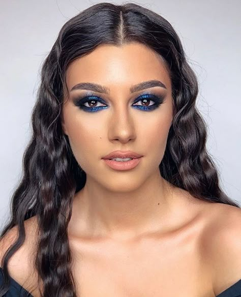 Dark Blue Smokey Eye, Night Princess, Cake Makeup, Ideas Maquillaje, Face Cake, Blue Smokey Eye, Makeup Tutorial Video, Makeup Eyes, Beautiful Lashes