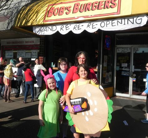 Family Cosplay DIY burger costume Bobs Burgers Costume, Burger Costume, Family Cosplay, Bobs Burgers, Cosplay Diy, Broadway Show Signs, Broadway Shows, Broadway