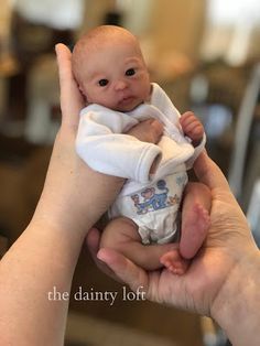 Mini Reborn Dolls, Real Looking Baby Dolls, Reborn Baby Boy Dolls, Life Like Baby Dolls, Baby Mold, Bb Reborn, Doll Nursery, Real Baby Dolls, Baby Doll Nursery