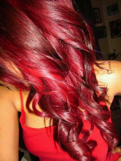 Bright red hair I love this so much! I will be attempting this tonight I think :) Best Red Hair Dye, Bright Red Hair Dye, Red Hair Dye, Vibrant Red Hair, Red Curly Hair, Colourful Hair, Dyed Red Hair, Bright Red Hair, School Hair