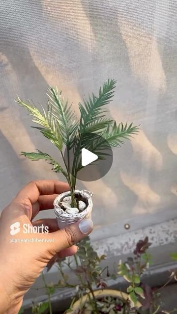 Miniature Plant Tutorial, Miniature Flower Pots Diy, How To Make Miniature Plants, Miniature Plants Diy How To Make, Diy Artificial Plants, Miniature Plants Diy, Miniature Booknook, Diy Fake Plants, Mini Plants Diy