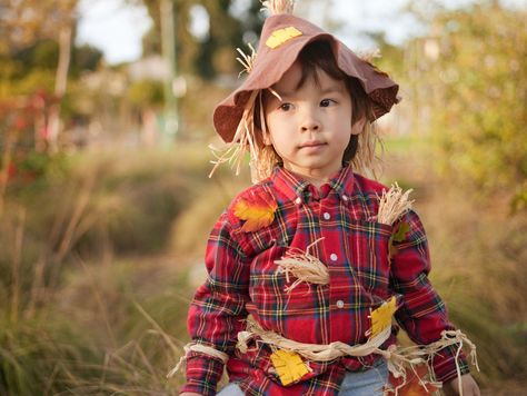 Little Boy's Scarecrow Costume goodhousemag Easy Diy Scarecrow, Kids Scarecrow Costume, Toddler Scarecrow Costume, Scary Scarecrow Costume, Scarecrow Costumes, Mother Daughter Costumes, Scarecrow Outfits, Scarecrow Tutu, Costumes For Toddlers