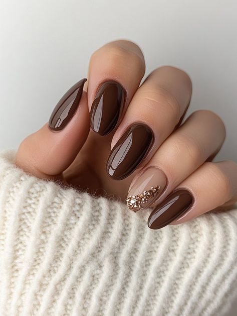 Simple Nail Ideas For Fall, Simple Nail Colors Fall, Almond Shape Nails Fall Colors, Fall Nails Chocolate Brown, Nails Ideas Autumn 2024, Autumn Colored Nails, Autumn Nails One Color, Brown November Nails, French Fall Nail Designs