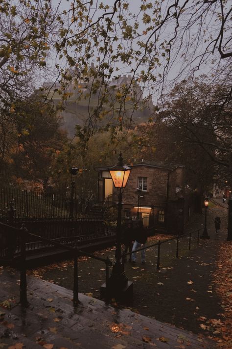 Scenic Fall Photos, Evermore Fall Aesthetic, Haileecore Aesthetic, Fall Acedamia Aesthetic, Autumn Neighborhood Aesthetic, Autumn And Winter Aesthetic, Cozy Bookworm Aesthetic, Edinburgh Fall Aesthetic, Edinburgh Autumn Aesthetic