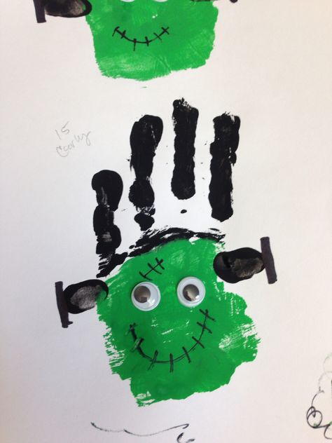 Fun classroom activity... Frankenstein hand prints Frankenstein Friday Activities, Frankenstein Handprint Craft, Halloween Kid Games, Halloween Handprint Crafts, Frankenstein Craft, Baby Art Crafts, Halloween Crafts For Toddlers, Halloween Crafts Preschool, Monster Craft