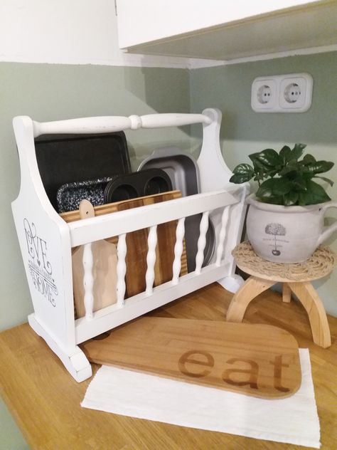 Old Magazine Rack Repurposed, Magazine Holders Repurpose, Wood Magazine Holder Repurposed, Vintage Magazine Rack Repurposed, Wooden Magazine Rack Repurposed, Old Magazine Holder Upcycle, Upcycle Magazine Rack, Magazine Rack Diy, Magazine Rack Repurposed