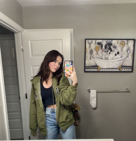 #outfits #outfitoftheday #outfitideas #outfitinspiration #pictures #mirror #mirrorselfies #green #brandymelville #brandy Zip Up Outfit, Brandy Jacket, Pictures Mirror, Clothes Outfits, Brandy Melville, Brandy, Military Jacket, Outfit Of The Day, Zip Ups