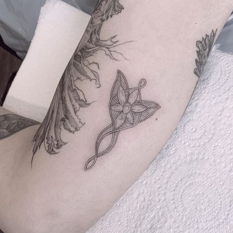 Arwen Necklace Tattoo, Even Star Tattoo Lord Of The Rings, Arwen Tattoo, Never Ending Story Tattoo, Evenstar Tattoo, Hobbit Tattoo, Elf Tattoo, Calf Tattoos For Women, Tattoos 2023