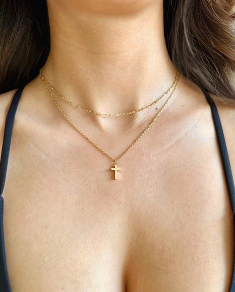 Gold Cross Necklace Layered, Cross Necklace Layering, Cross Necklace Stack, Cross Necklace Aesthetic, Gold Necklace Cross, Cross Gold Necklace, Cross Chain Necklace, Layered Cross Necklace, Cross Choker Necklace