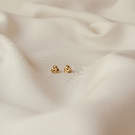 Knots are beautiful and meaningful symbols to represent unity and love. Our Love Knot Studs are timeless, classy, and powerfully symbolic. They'll make the perfect gift or everyday accessory. • Material: High-Quality Solid 925 Sterling Silver• Finish: Sterling Silver ∙ 18K Gold• Featuring 7mm Knot Stud Earrings SKU: RR-ER153 #Embracing #Art #Beauty #Minimalist #Jewelry #Exploring #Simplicity #and #of #The #Elegance #StatementJewelry #the Basic Earrings Studs, Small Gold Tops Designs, Small Tops Earrings Gold, Dainty Stud Earrings, Gold Small Earrings Studs, Gold Earrings Studs Daily Wear, Gold Tops Earrings, Small Earrings Gold, Meaningful Symbols