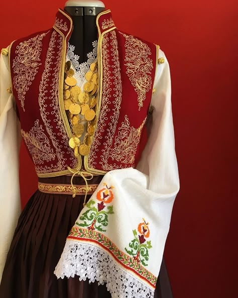 Traditional Greek Clothing, Russian Dress, Greek Costume, Greek Beauty, Kei Fashion, European Dress, Fantasy Clothes, Folk Dress, Outfit References