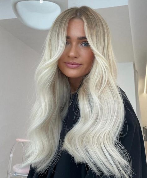 26 Blonde Hair Color Ideas 2025 – Fall, Icy, Platinum, and Balayage Trends Low Lights Hair Blond, Fall Winter Balayage, All Over Blonde Hair Color, Blonde Hair Winter, Rooty Blonde Hair, Highlights Low Lights, Winter Balayage, Curly Hair Brown, Ashy Blonde Balayage