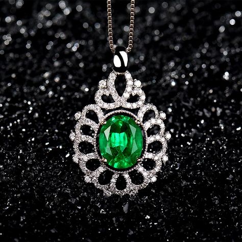 White Gold Pendant Jewelry, Emerald Diamond Pendant, Texture Jewelry, Emerald Necklace Pendant, Diamond Band Engagement Ring, Tanzanite Pendant, New Gold Jewellery Designs, Diamond Rings Design, Wedding Pendant