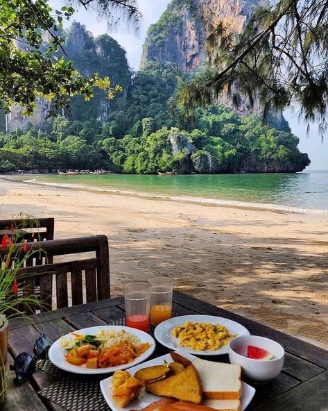 Thailand Hostels, Bangkok Beach, Railay Beach Thailand, Railay Beach Krabi, Thailand Resorts, Europe Beaches, Pattaya Beach, Breakfast With A View, Railay Beach